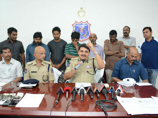100మందిని అక్రమంగా తరలించిన శ్రీను ముఠా