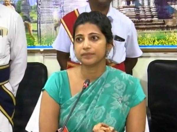 ఆమ్రపాలి తండ్రి ప్రొఫెసర్