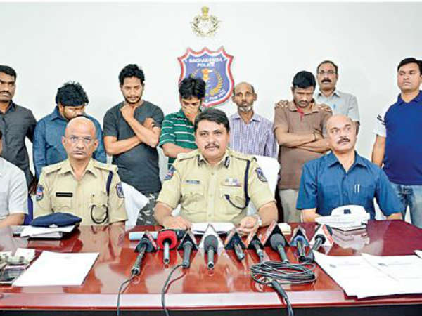 అమాయక మహిళలే టార్గెట్