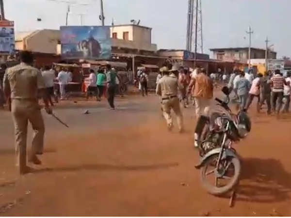 Karnataka: Protest against Koregaon riots in Bidar turned to violence. Karnataka: Protest against Koregaon riots in Bidar turned to violence.
