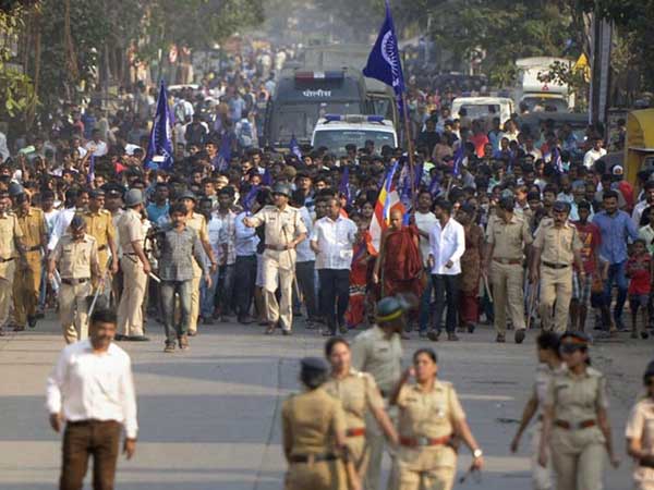 Koregaon-Bhima violence: Bandh in Maharashtra today; CM appeals for calm Koregaon-Bhima violence: Bandh in Maharashtra today; CM appeals for calm