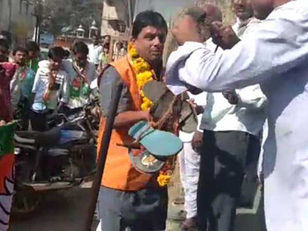 MP: BJP civic poll candidate made to wear garland of shoes MP: BJP civic poll candidate made to wear garland of shoes