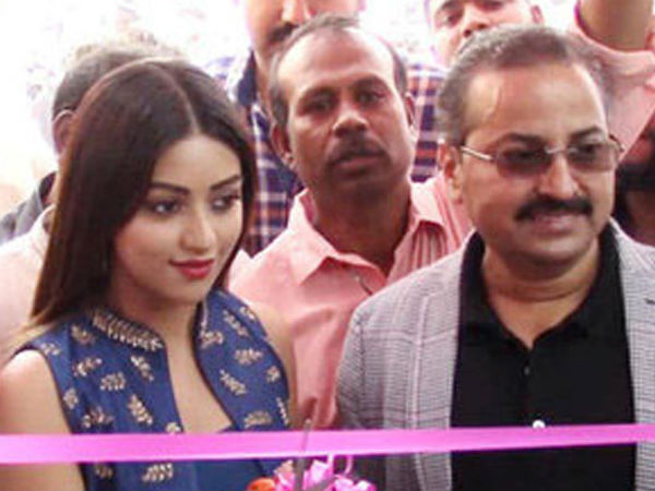 Heroine anu emmanuel launches BNew Mobile showrooms Heroine anu emmanuel launches BNew Mobile showrooms