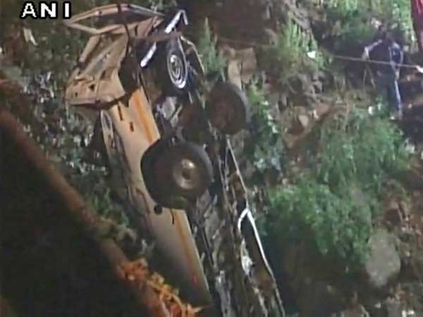 12 Dead, 3 Injured After Bus Falls Into River In Maharashtra's Kolhapur 12 Dead, 3 Injured After Bus Falls Into River In Maharashtra's Kolhapur