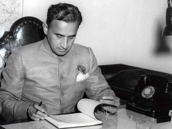 1950లో తొలి బడ్జెట్ సమర్పణ ఘనత మథాయిదే