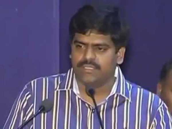 వీళ్లతో...కలెక్టర్ కూడా ఇబ్బంది పడ్డారా?...