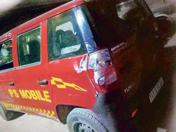 Cop fires five rounds on criminals after hard chase Cop fires five rounds on criminals after hard chase