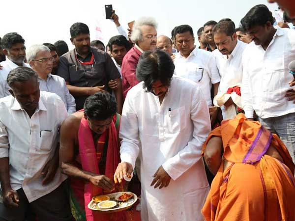 అందుకే మీ ముందుకు