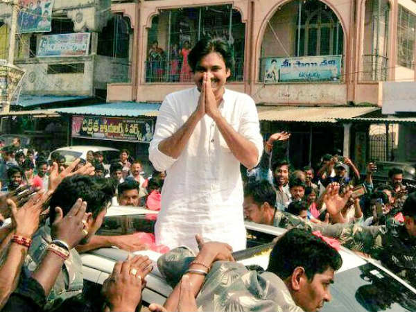 పవన్ పర్యటనలో అపశృతి, అభిమానికి గాయాలు