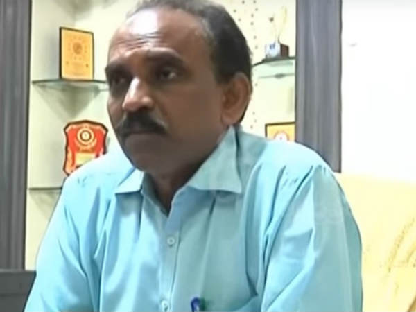 పలుసార్లు తాకారు...ఫోన్ నంబర్లు అడిగారు...