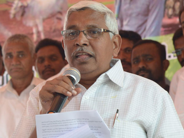 ఆయనను తిరగనివ్వలేదు