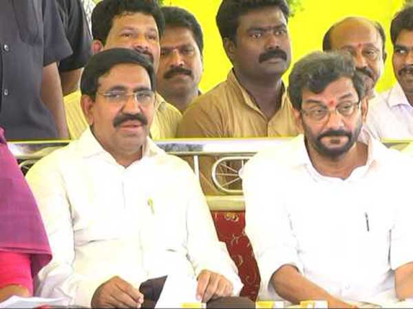 మంత్రుల మధ్య పోరు...చంద్రబాబుకు తాజా తలనొప్పి...