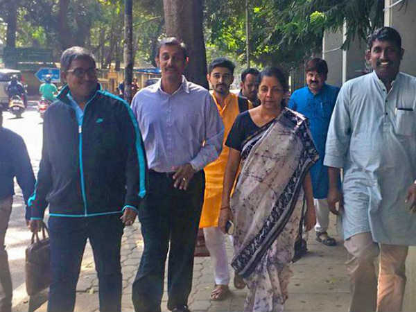 Aam Aadmi Lunch? When Nirmala Sitharaman Walked to a Bengaluru Restaurant for a Meal Aam Aadmi Lunch? When Nirmala Sitharaman Walked to a Bengaluru Restaurant for a Meal