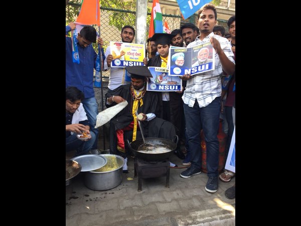 NSUI students marked unique protest by selling Pakoda infront of RC college in Bengaluru NSUI students marked unique protest by selling Pakoda infront of RC college in Bengaluru