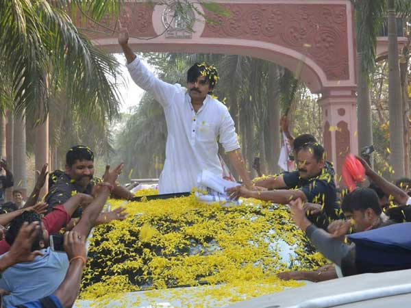 కదిరి ఆలయంలో పూజలు