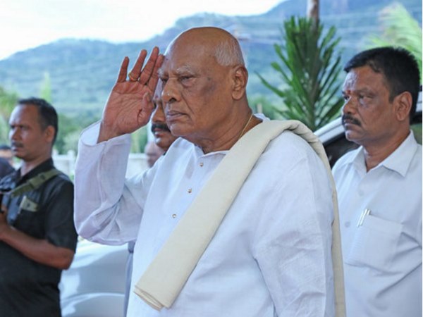 అధిష్టానం ఒత్తిడి తెచ్చినా...