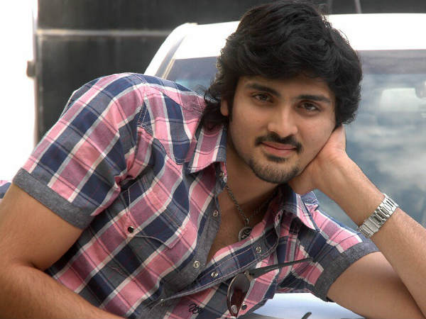 అతనో గే, మగ స్నేహితులు