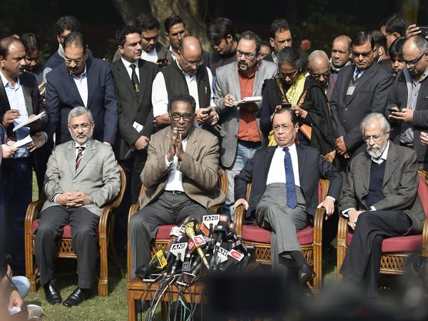 Chief Justice Met 4 Judges, Discussed All Issues, Say Sources Chief Justice Met 4 Judges, Discussed All Issues, Say Sources