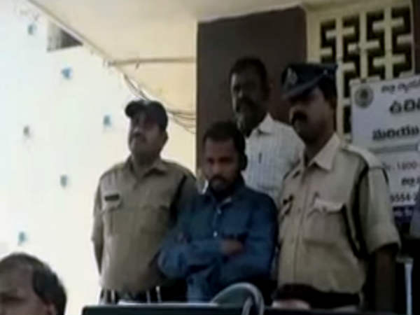 ఇతడు...ఏం చేస్తాడంటే...