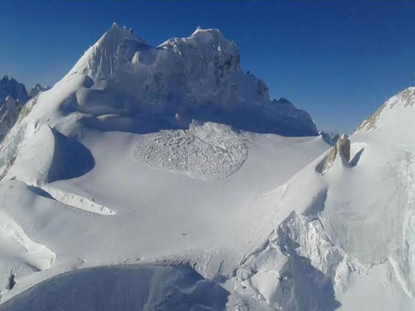 9 people missing as avalanche strikes car in Kupwara 9 people missing as avalanche strikes car in Kupwara