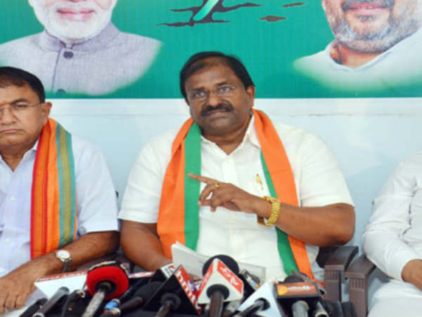 కేంద్రం చేసిన అభివృద్ధిని టీడీపీ చేసినట్లుగా