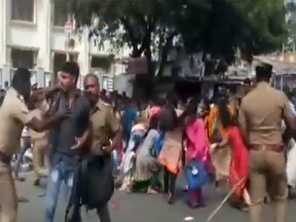 వేలూరులో లాఠీచార్జ్