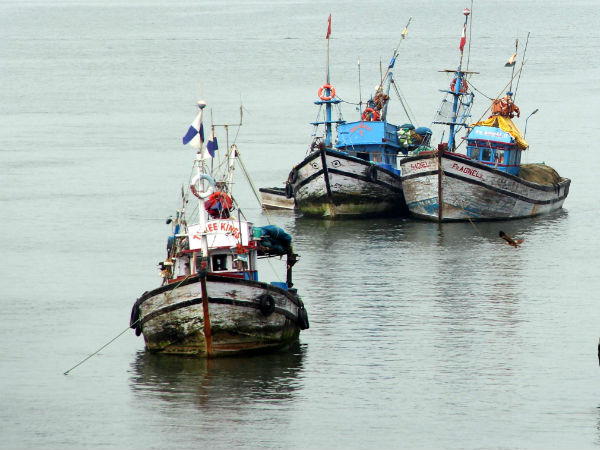 Tribals set protest camp of fishermen on fire over ST quota row in Andhra Tribals set protest camp of fishermen on fire over ST quota row in Andhra