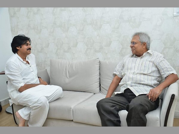 పవన్ ఈ రోజు పాలిటిక్స్ ప్రారంభించారు, టాస్క్ ప్రశంసనీయం