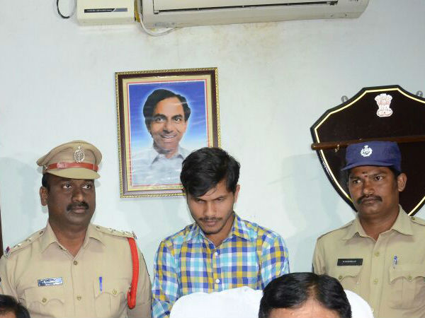 తల్లికి ఫోన్, అదే రోజు..