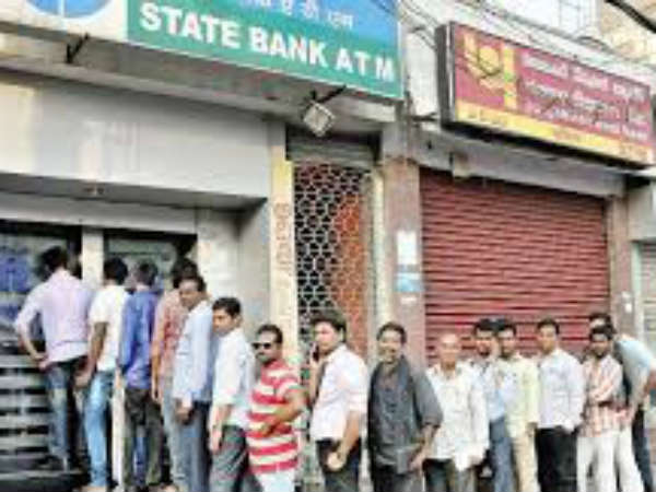 క్రమంగా పెరుగుతున్న...క్యాష్ కష్టాలు...