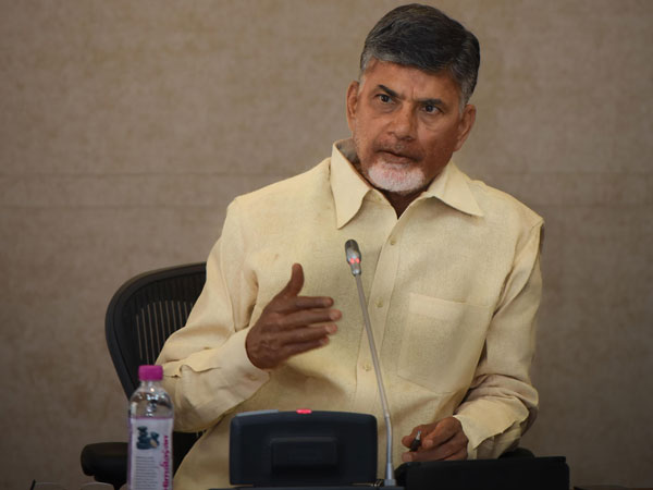 చంద్రబాబు ద్వంద్వ విధానం విడనాడాలి