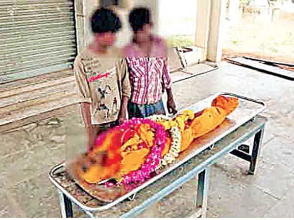 కన్నీరుమున్నీరైన చిన్నారులు: