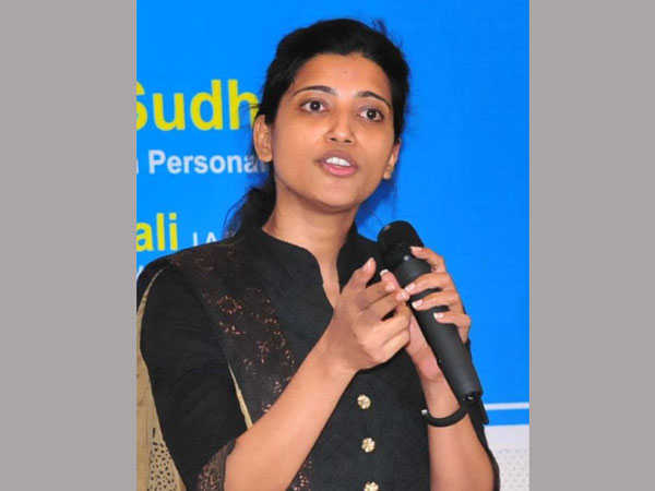 సినీ తారలకు ఉండే ఫాలోయింగ్