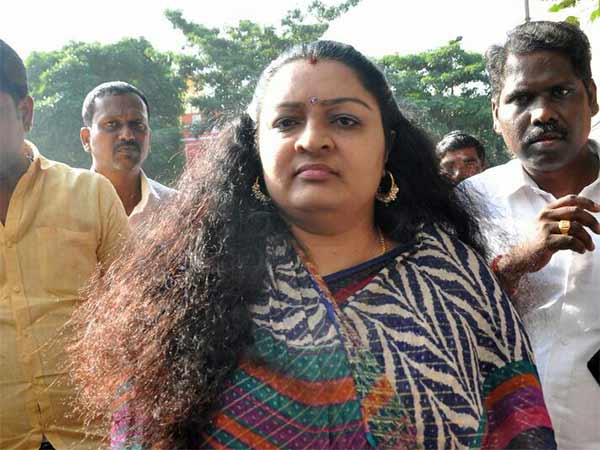 నకిలీ ఐటీ శాఖ ఆఫీసర్