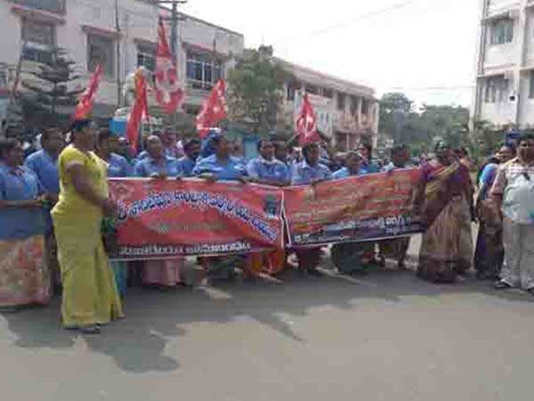 పారిశుద్ధ్య కార్మికుల సమ్మె...తలెత్తిన సమస్యలు