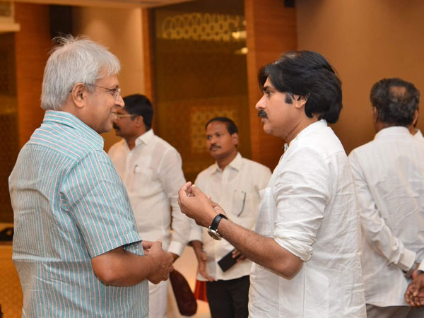 పవన్ ఏం చేస్తారు