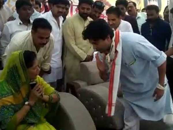 సీఎం శివరాజ్, మంత్రి యశోధరా సెంటిమెంట్ ప్రచారం