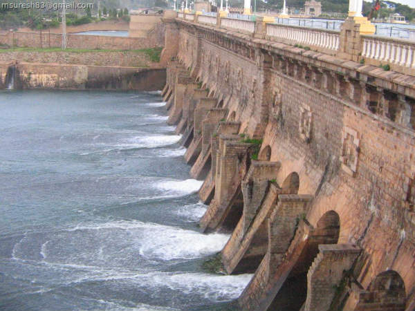 50 శాతం నీరు డ్రైనేజ్ లోకి !