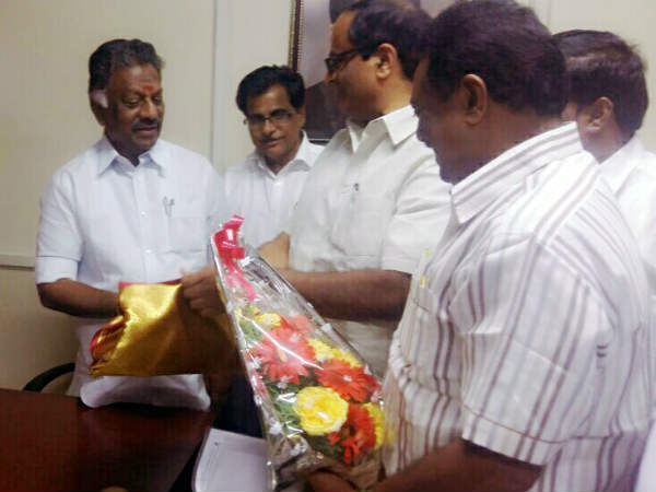 Kethireddy Jagadeeswar Reddy meets Panneer Selvam Kethireddy Jagadeeswar Reddy meets Panneer Selvam