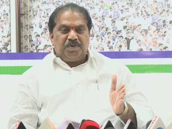 వేదికపైకి రాని మల్లాది