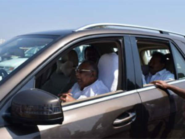 రాయపాటి కారులో వచ్చి..