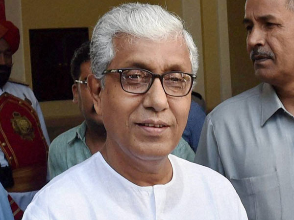 మాణిక్ చుట్టూ అవినీతి పరులే..
