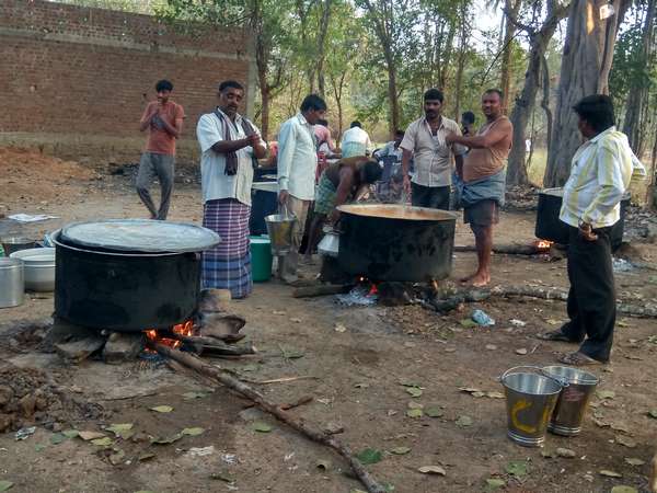 గ్రామం మొత్తం