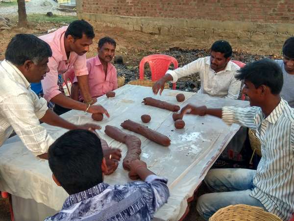 ఒక్కసారి నిలిపేశారు !