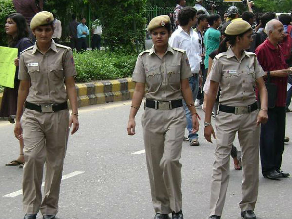 పోలీసుల అదుపులో..