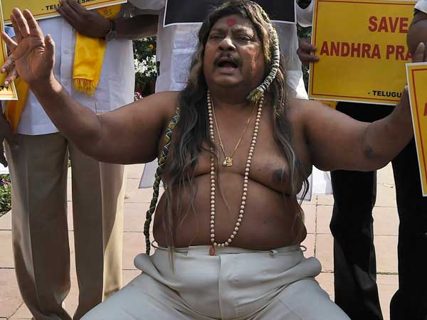 శివప్రసాద్ కళాకారుడు.. అందుకే అలా...