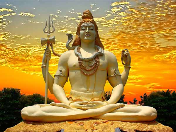 భక్తుల కోసం తన భూమిలో నడిచేందుకు వెసులుబాటు