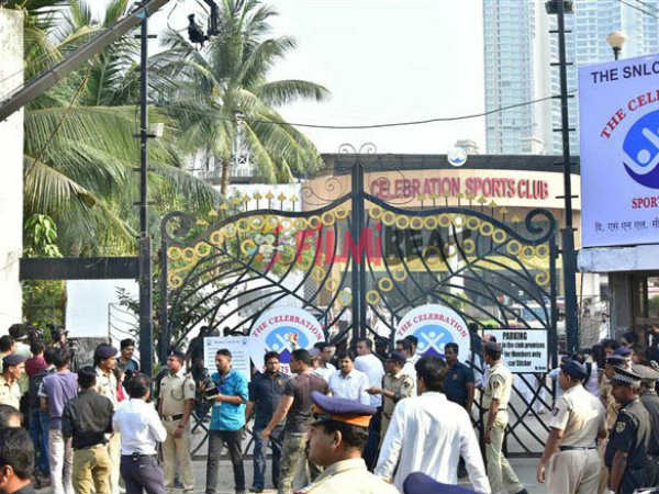 ఫోటోలు తీసుకునేందుకు