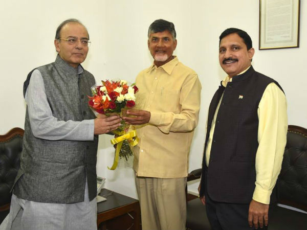 నాలుగేళ్లలో ఇవ్వనిది రెండేళ్లలో ఇస్తామంటే నమ్మాలా