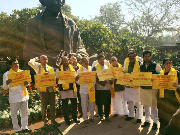 ఢిల్లీలో అందరి మద్దతు